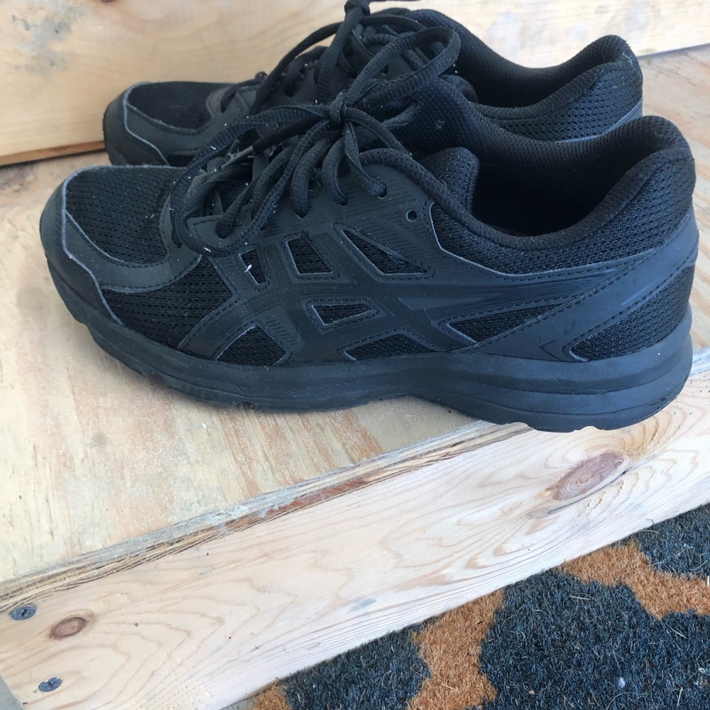All black Asics Womens Size 8
